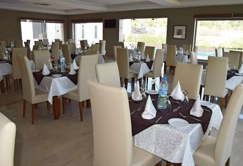 Hotelli Hôtel Tamuda Beach