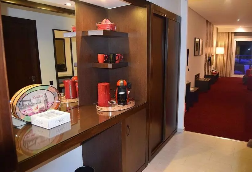 Hotelli Hôtel Tamuda Beach