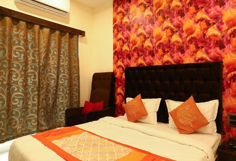 בית מלון כפרי Oyo 10781 Parashar Legacy