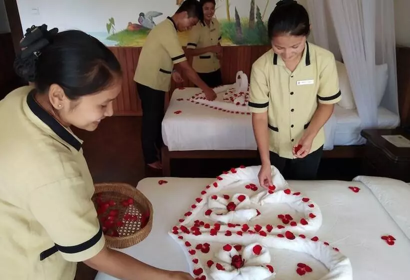 هتل Spring Lodge Inle