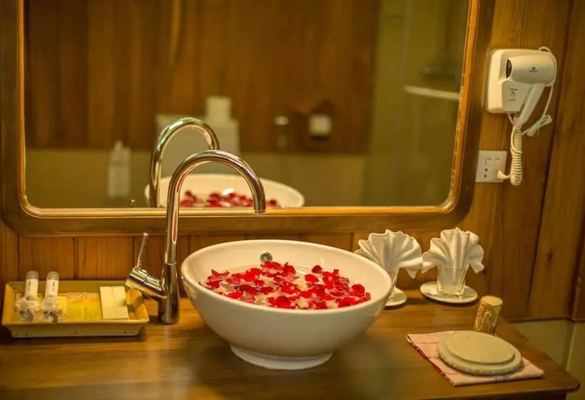 هتل Spring Lodge Inle