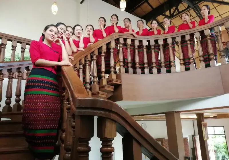هتل Spring Lodge Inle