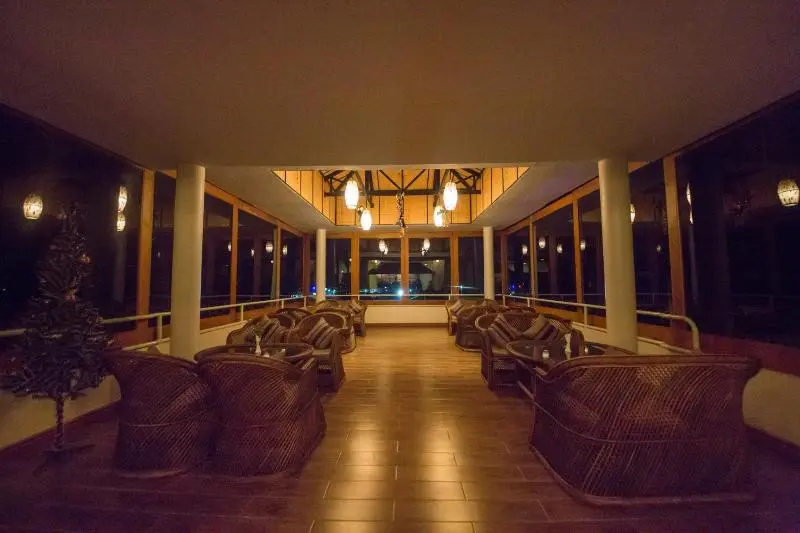 هتل Spring Lodge Inle