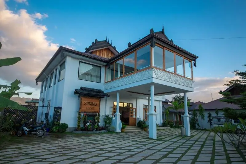 هتل Spring Lodge Inle