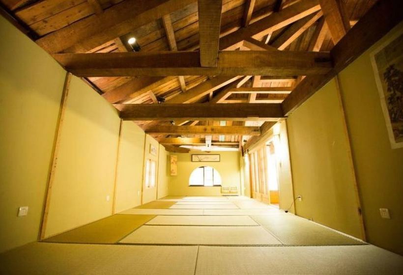 Joy Plus International Youth Hostel