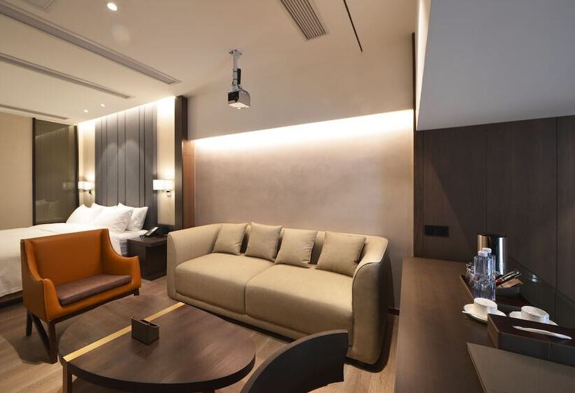 Kuanrong Luxury Suites Hotel   Daping Times Square