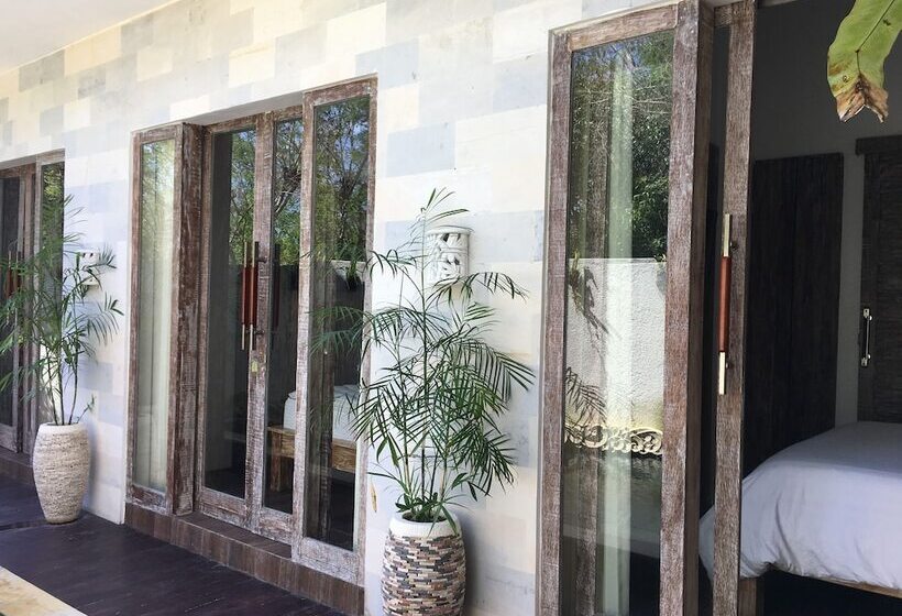 پانسیون Pachira Lembongan Villa