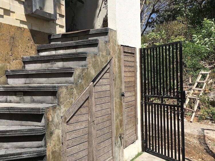 پانسیون Pachira Lembongan Villa