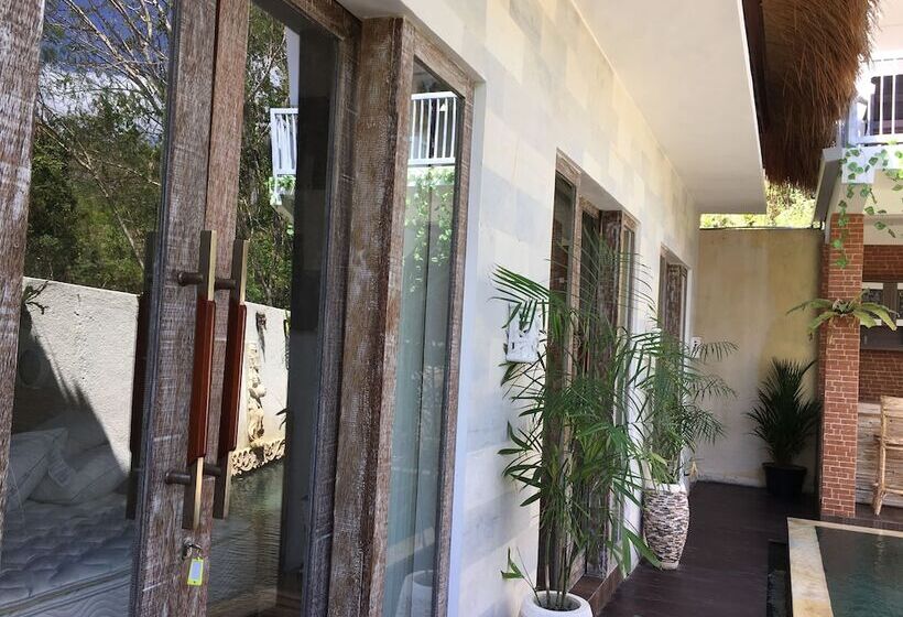 پانسیون Pachira Lembongan Villa