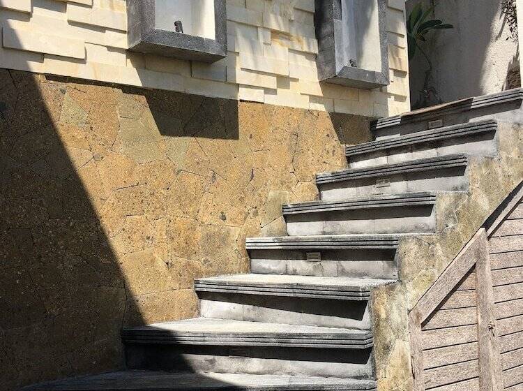 پانسیون Pachira Lembongan Villa