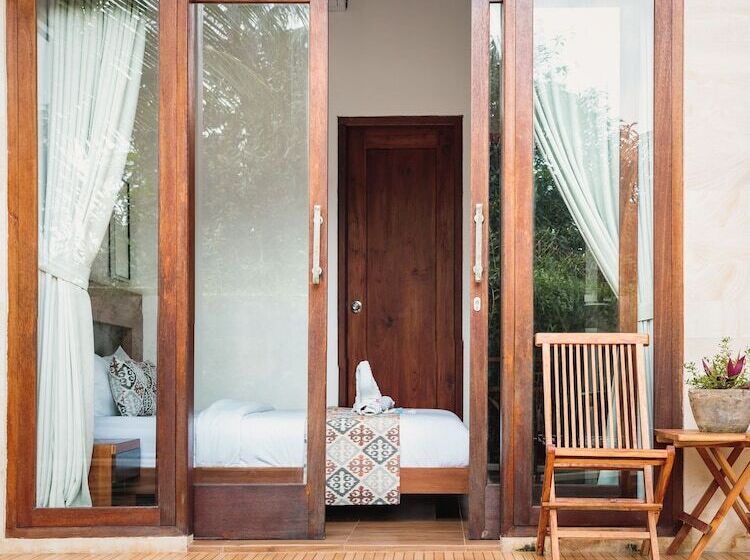 پانسیون Pachira Lembongan Villa