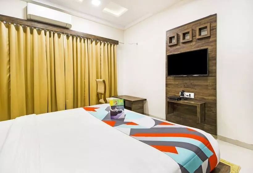 Fabhotel Royal Palace