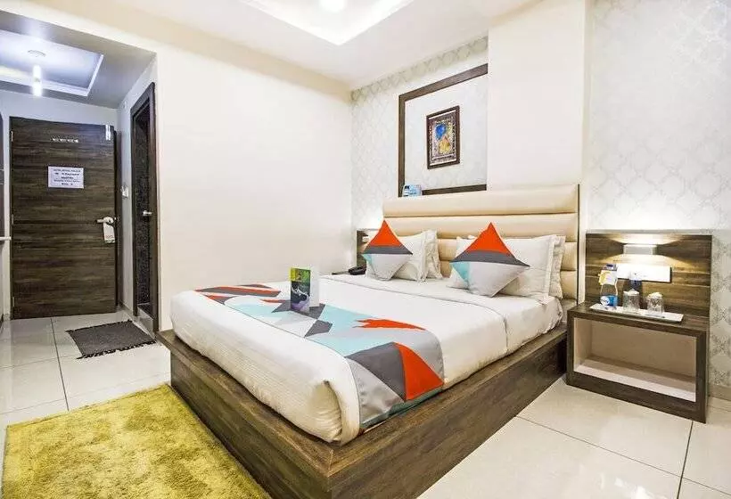 Fabhotel Royal Palace