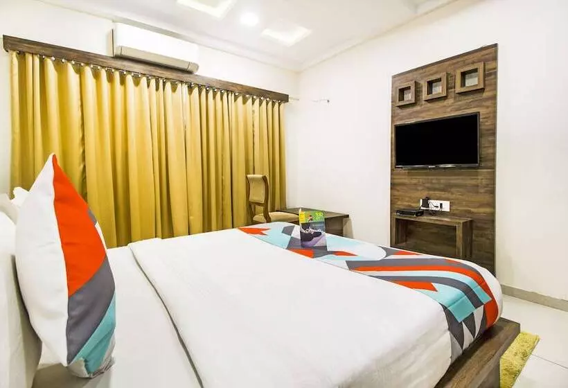 Fabhotel Royal Palace