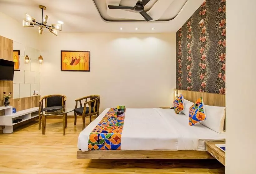 Fabhotel Royal Palace