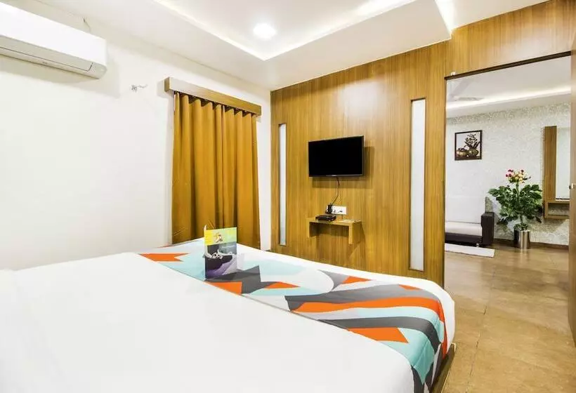 Fabhotel Royal Palace