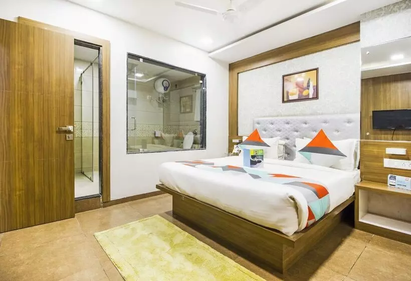 Fabhotel Royal Palace