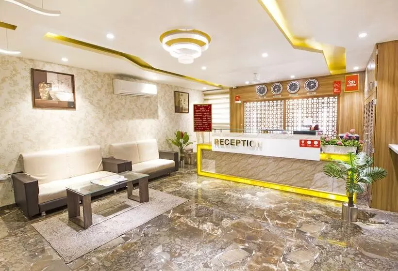 Fabhotel Royal Palace
