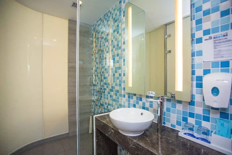 هتل Holiday Inn Express Shengsi
