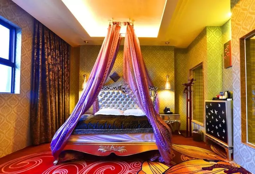 Hotelli Luxurious Romantic