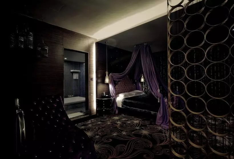Hotelli Luxurious Romantic
