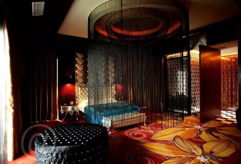 Hotelli Luxurious Romantic