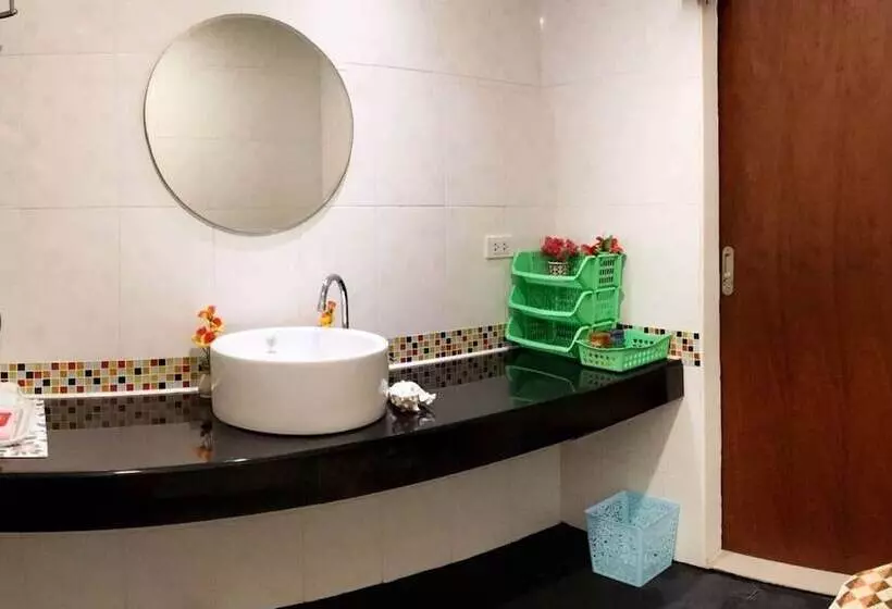 Hotelli Sawasdee Orange Phuket Guest House