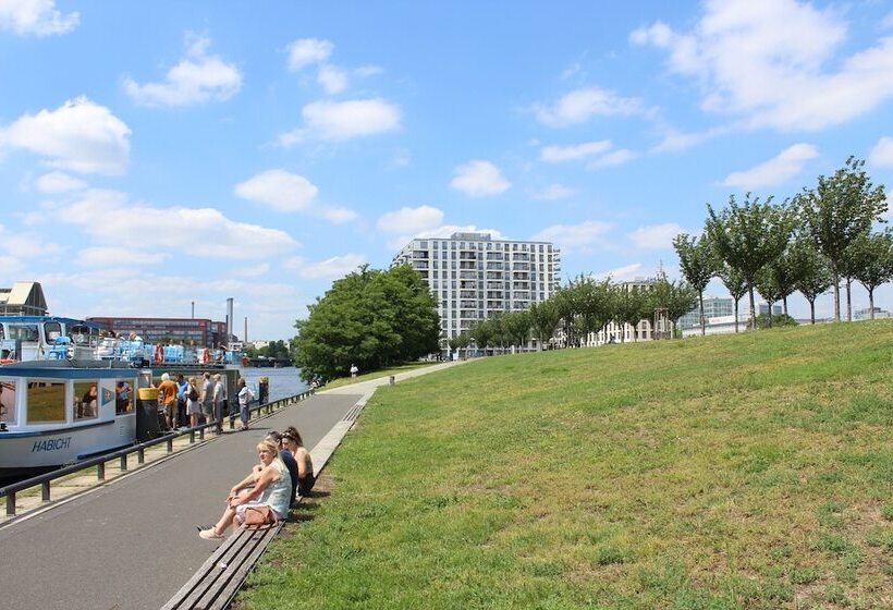 Schulz Hotel Berlin Wall At The East Side Gallery