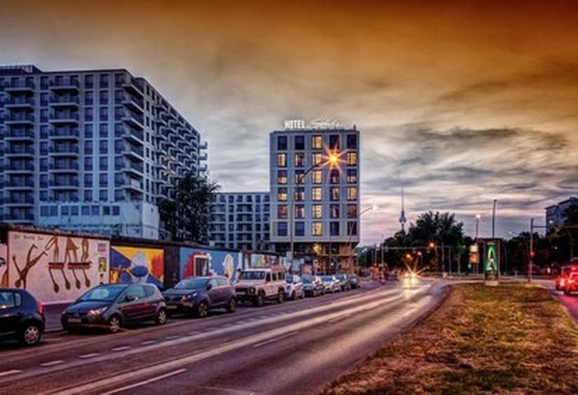 Schulz Hotel Berlin Wall At The East Side Gallery