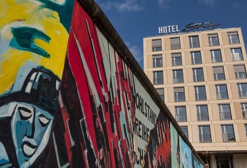 Schulz Hotel Berlin Wall At The East Side Gallery