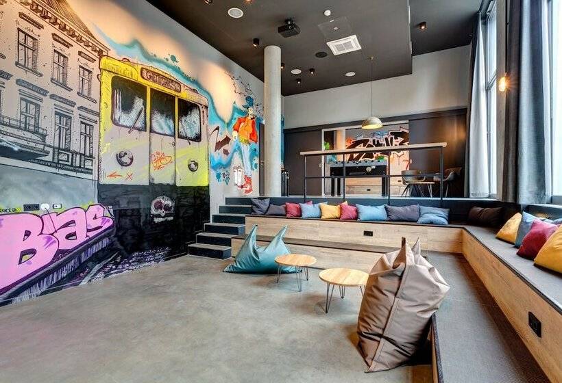 Schulz Hotel Berlin Wall At The East Side Gallery