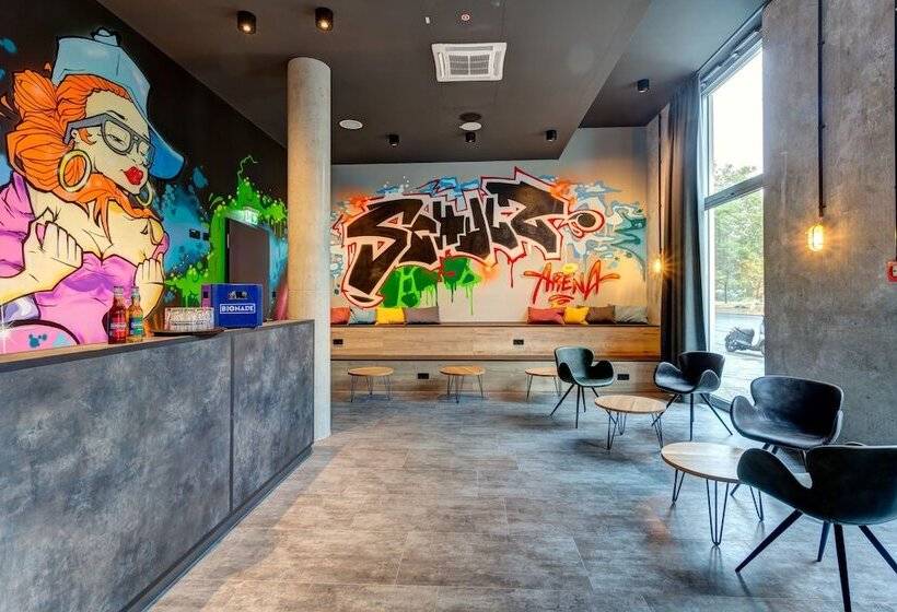 Schulz Hotel Berlin Wall At The East Side Gallery