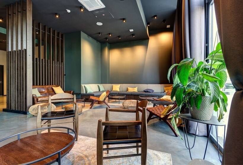 Schulz Hotel Berlin Wall At The East Side Gallery