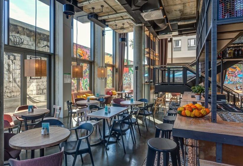 Schulz Hotel Berlin Wall At The East Side Gallery