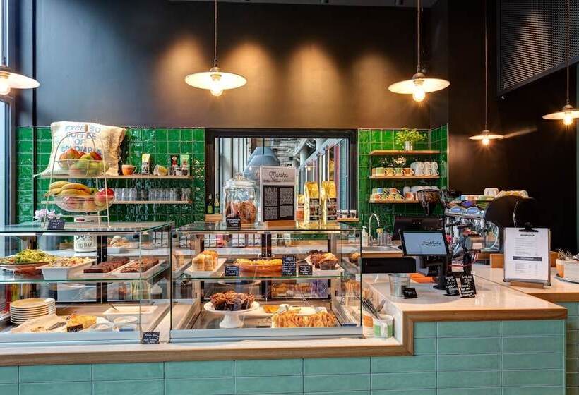 Schulz Hotel Berlin Wall At The East Side Gallery