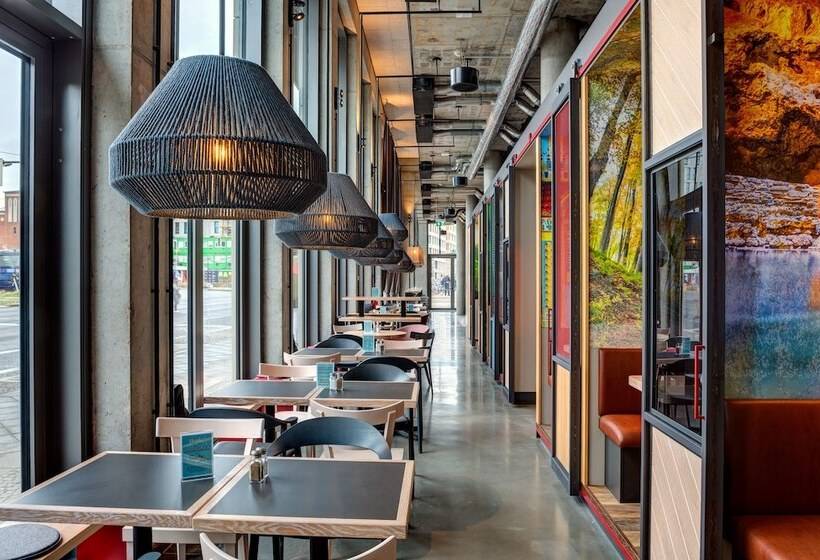 Schulz Hotel Berlin Wall At The East Side Gallery