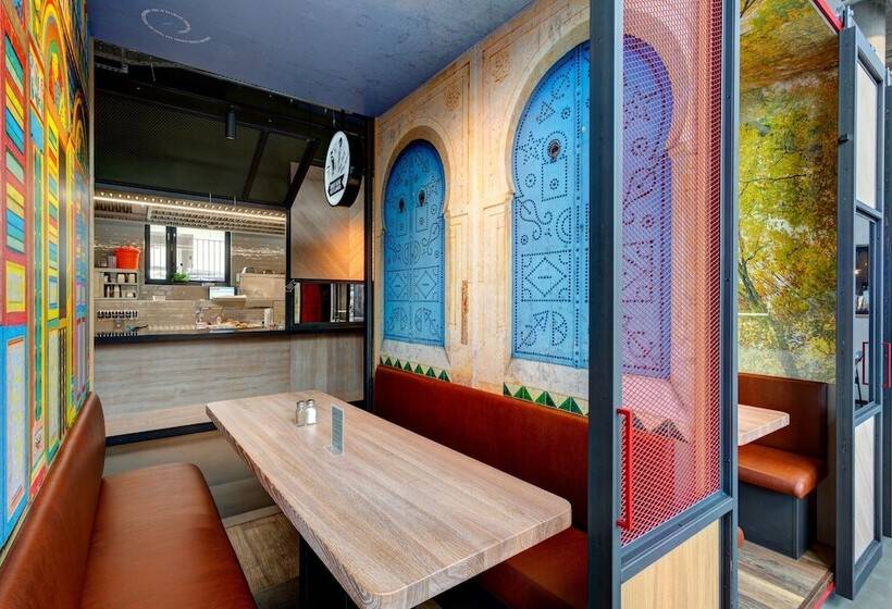 Schulz Hotel Berlin Wall At The East Side Gallery