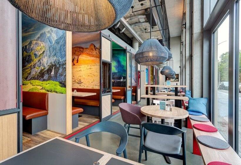 Schulz Hotel Berlin Wall At The East Side Gallery