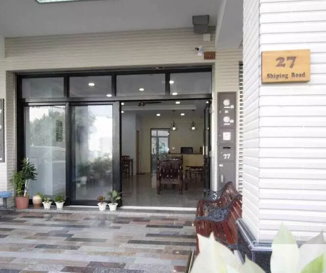 تختخواب و صبحانه Amigo