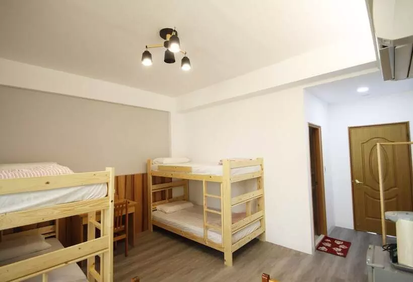 تختخواب و صبحانه Amigo