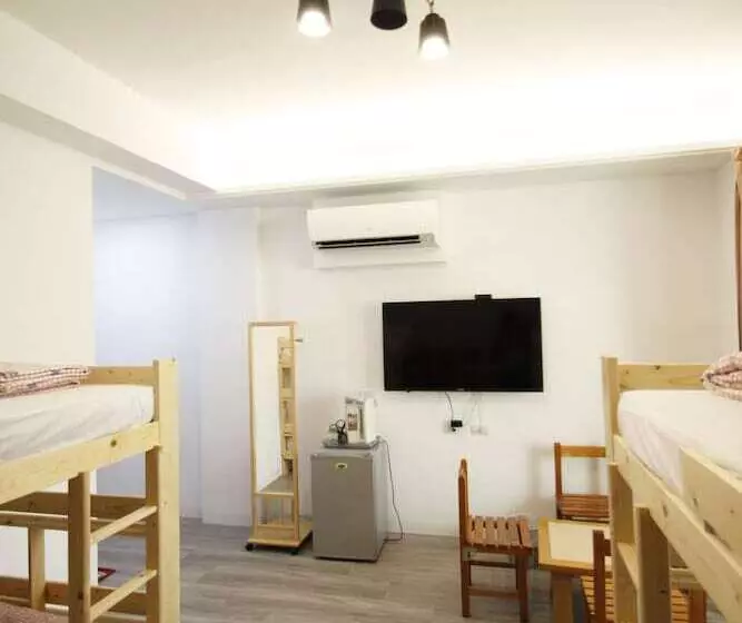 تختخواب و صبحانه Amigo