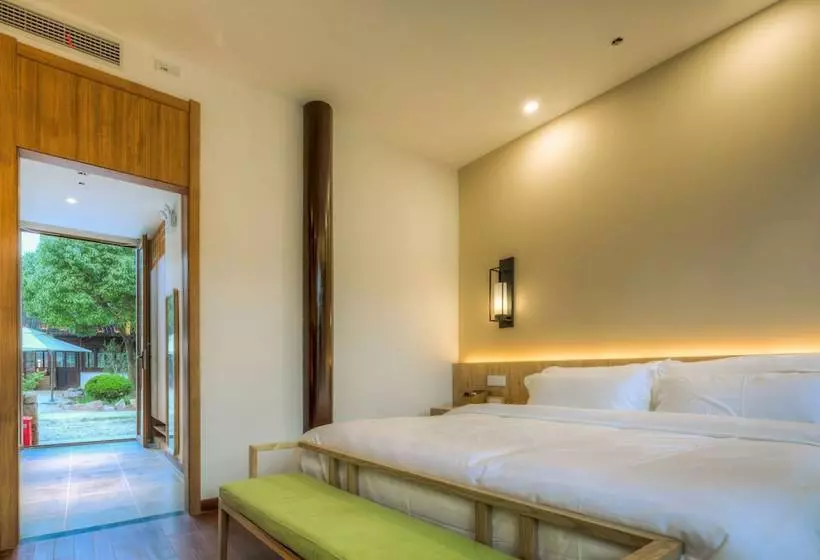 هتل Jiushu Shuiyue Resorts