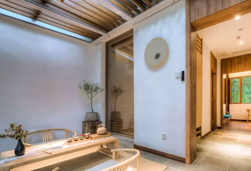 هتل Jiushu Shuiyue Resorts