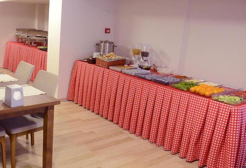 فندق Parion House