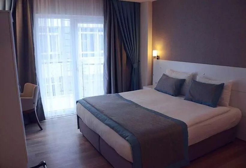 Hotel Parion House