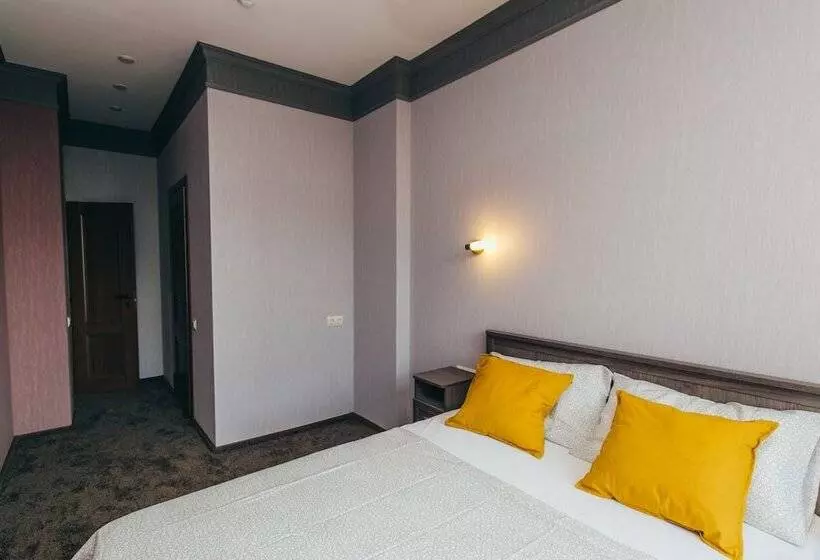 Karlson   Hostel