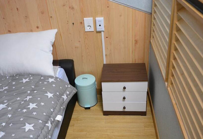 Pensione Donkey And Dog