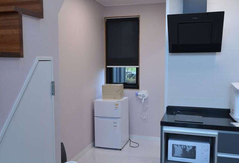 Pensione Donkey And Dog