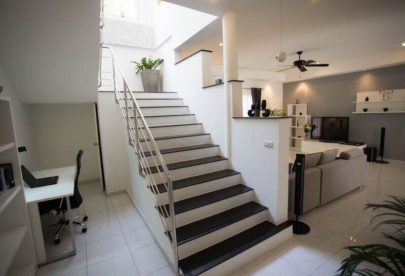 Blissful Tropical Stay At Sealavie Villa