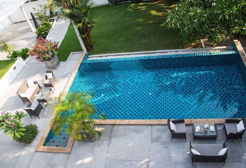 Blissful Tropical Stay At Sealavie Villa